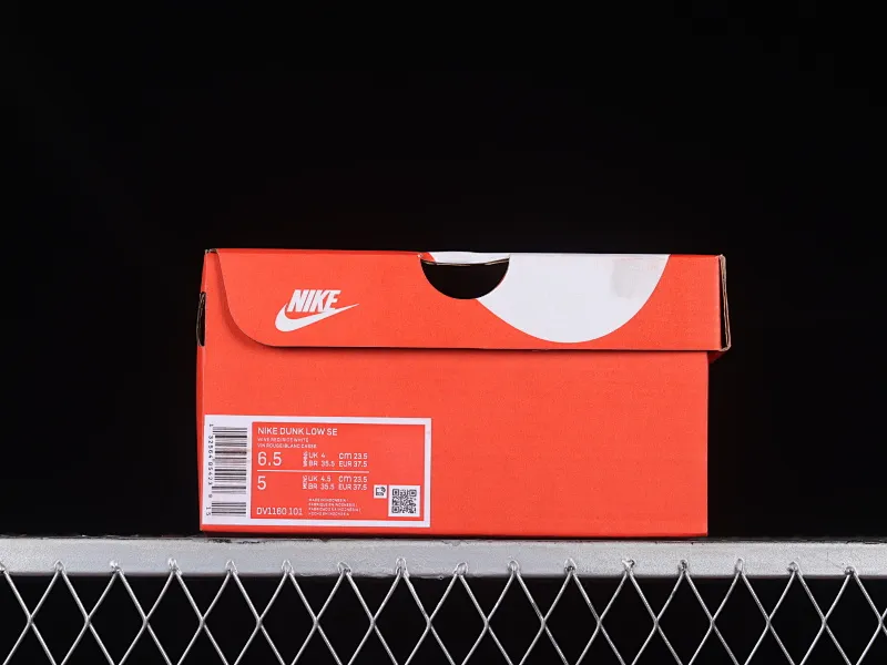 All categories Nk SB Dunk Series Nk SB Dunk Low low-top sneakers Cost-effective version Nk Dunk Low "Team Red" metal buckle burgundy SB low-top sports and leisure sneakers DV1160-101